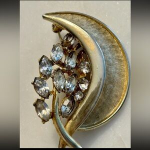 BSK Signed Brooch Pin Gold Tone Leaf Clear Navette Rhinestones Vintage